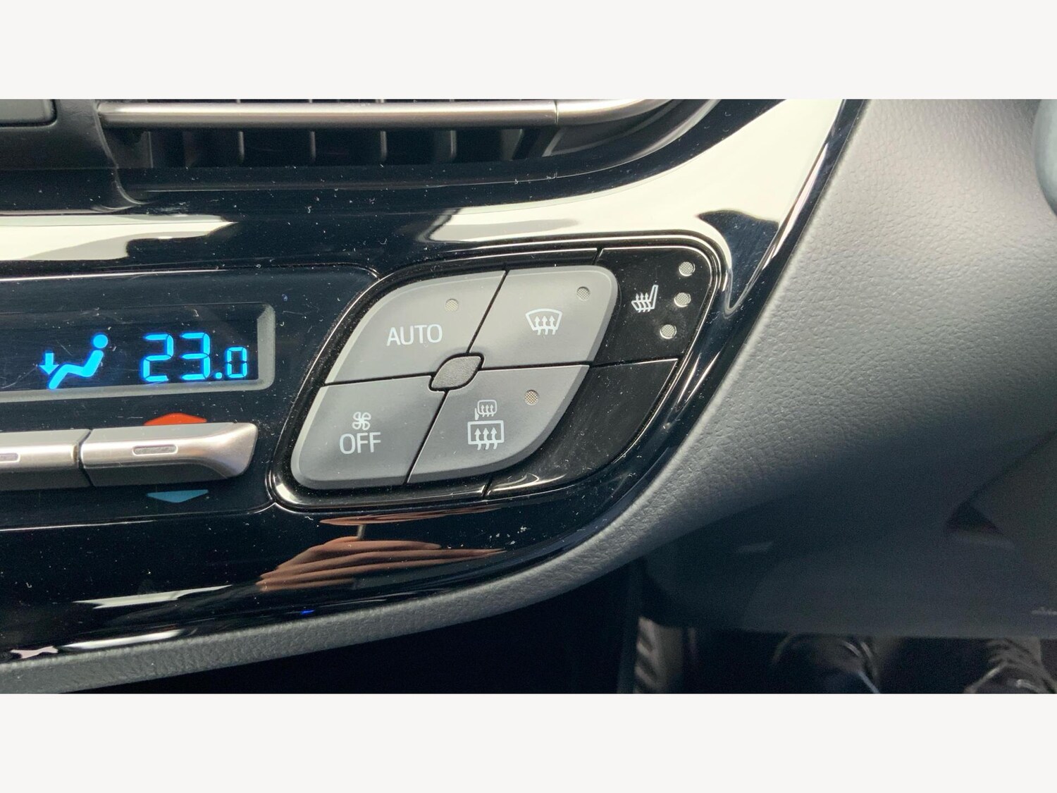 Used Toyota C-HR 2022 for sale - 76388450: Photo 30