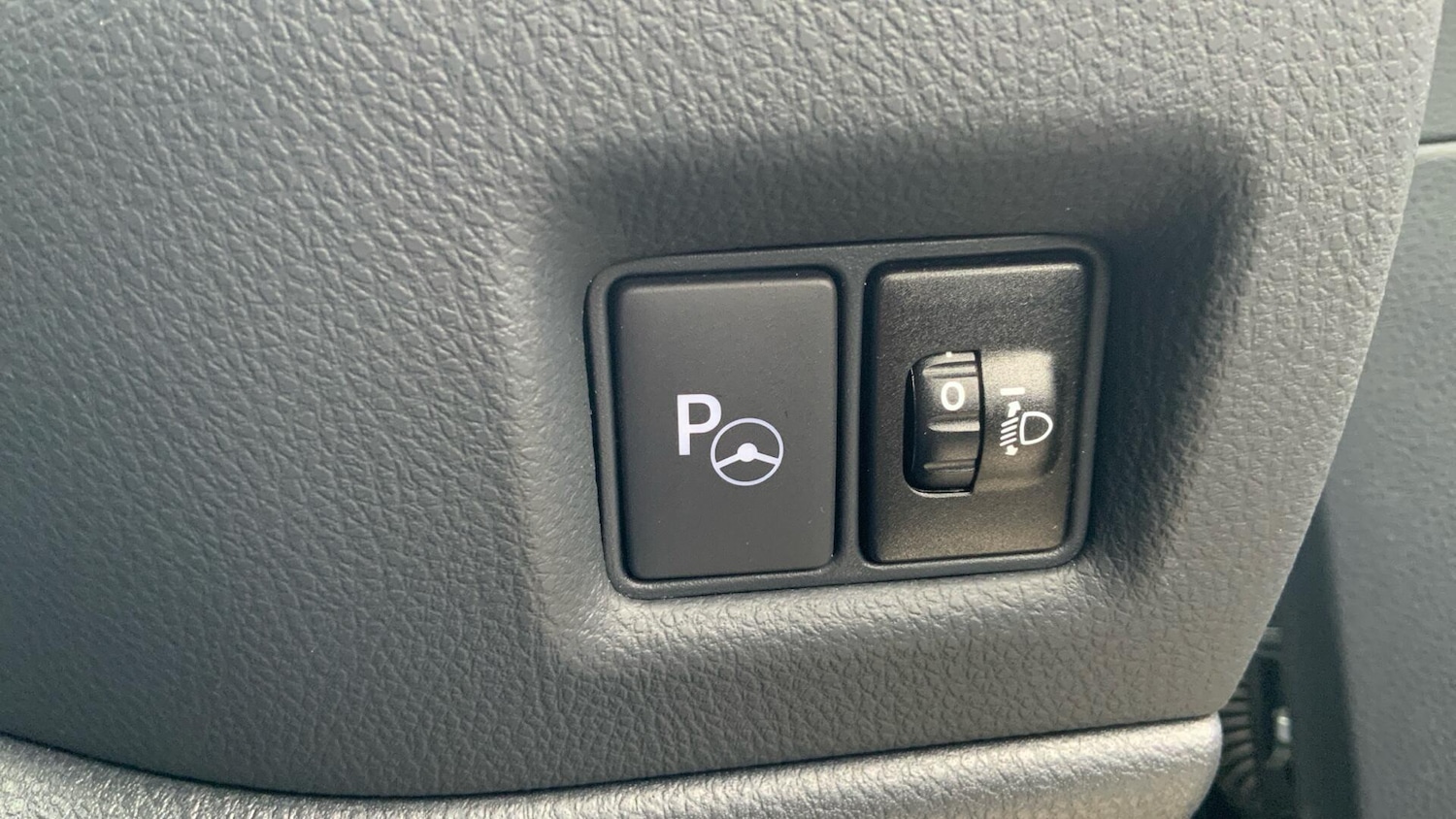 Used Toyota C-HR 2022 for sale - 76388450: Photo 39