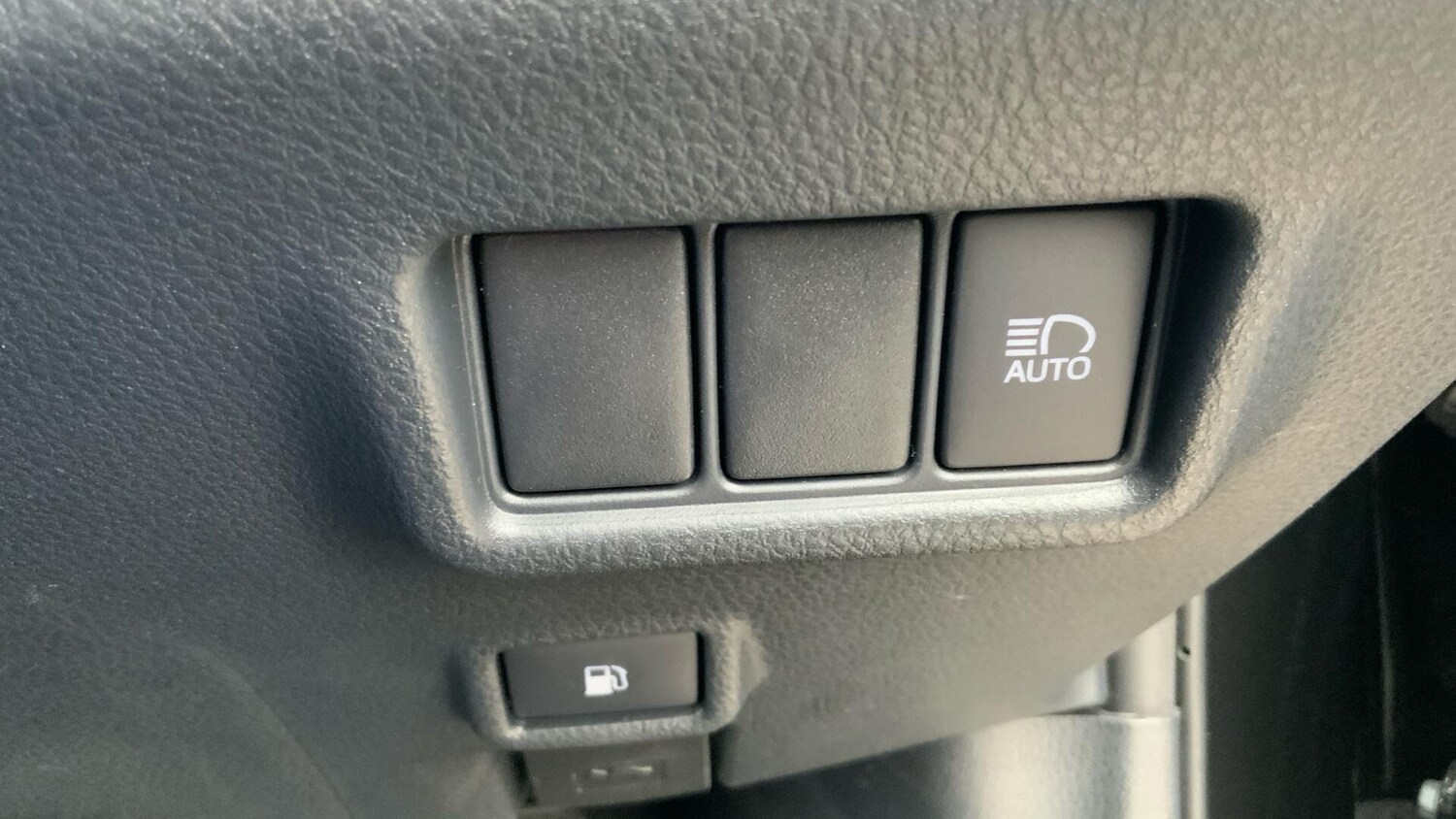 Used Toyota C-HR 2022 for sale - 76388450: Photo 40