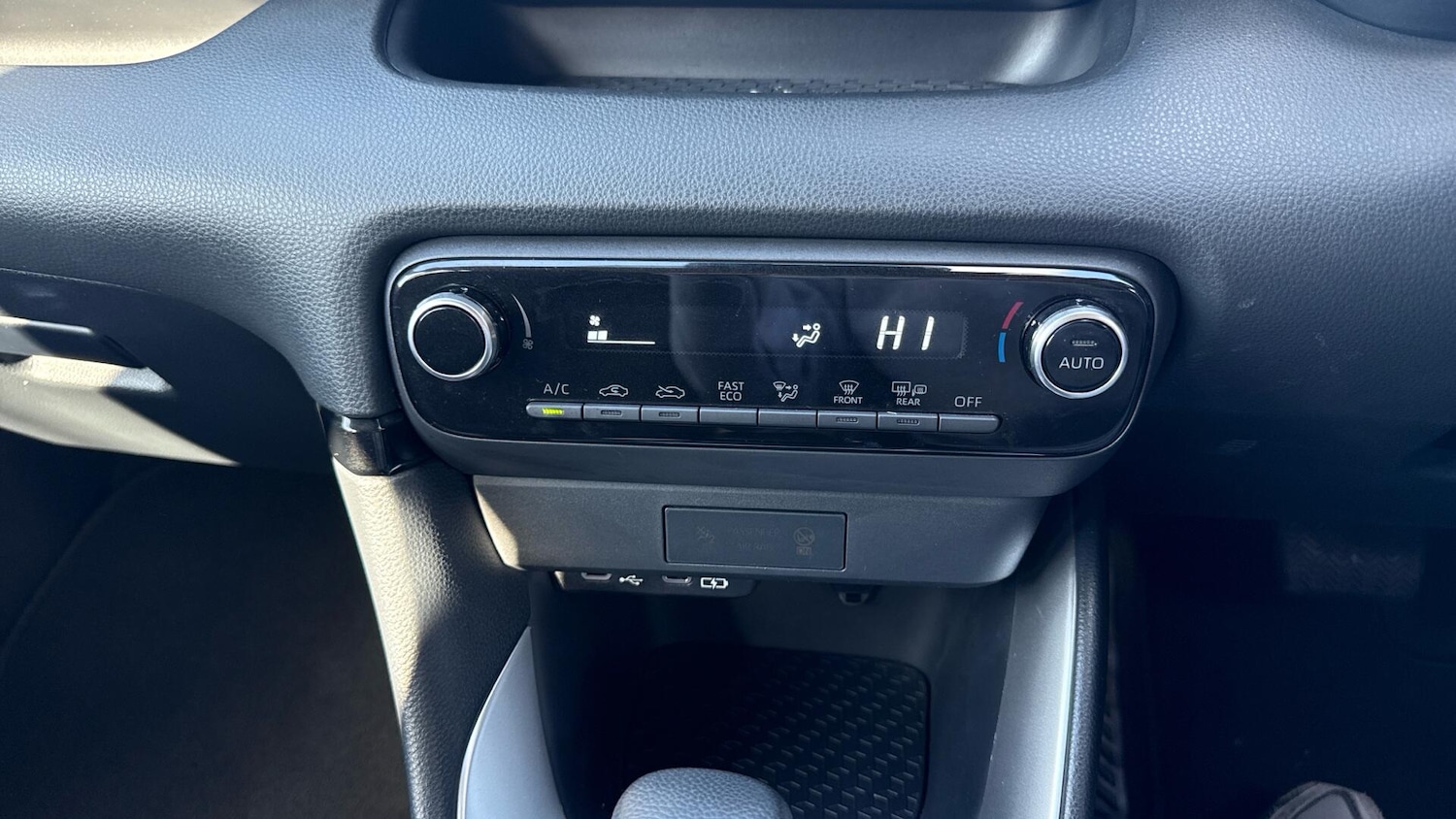 Used Toyota Yaris for sale - 77823932: Photo 33