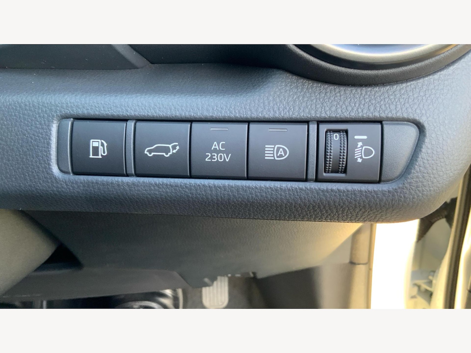 Used Toyota C-HR 2025 for sale - 77202864: Photo 31