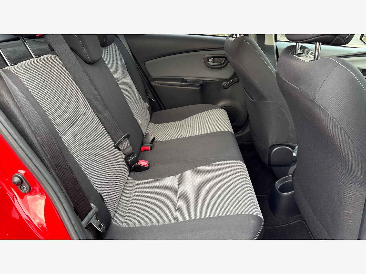 Used Toyota Yaris 2016 for sale - 76572945: Photo 14