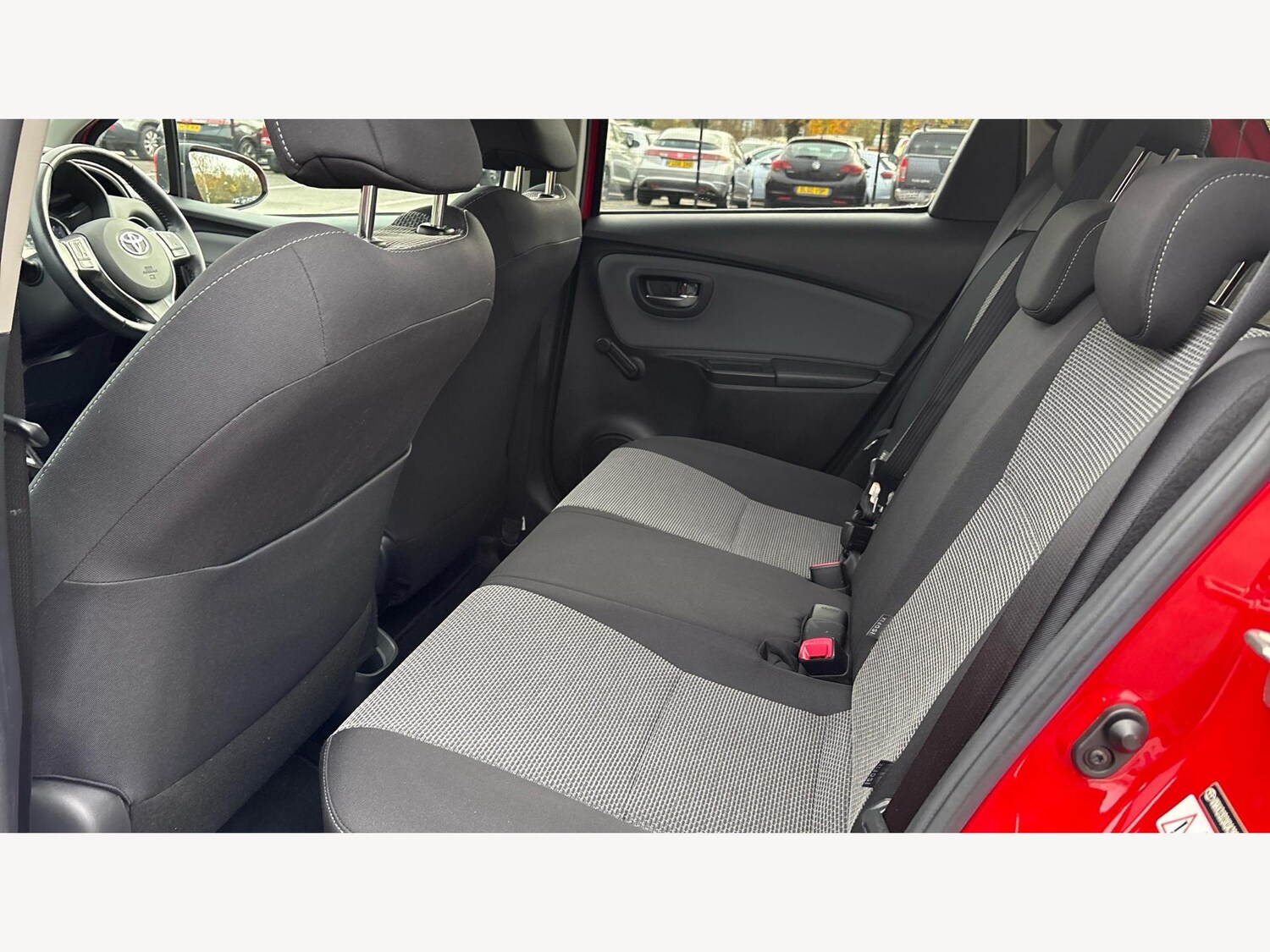 Used Toyota Yaris 2016 for sale - 76572945: Photo 15