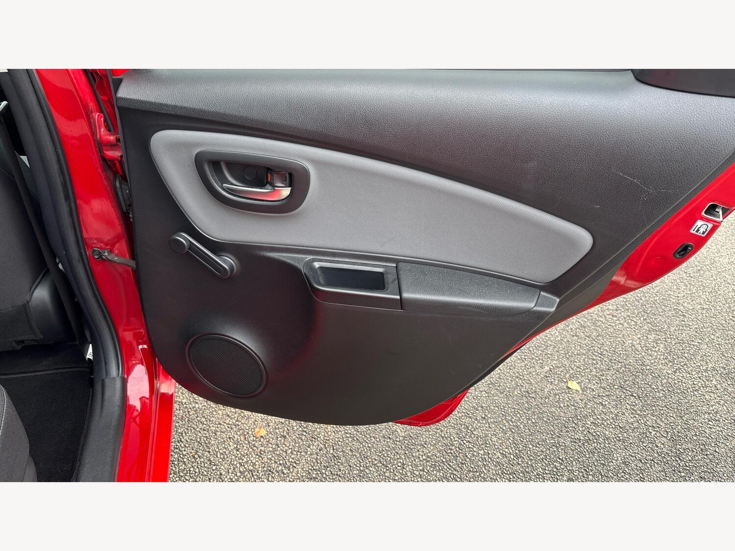 Used Toyota Yaris 2016 for sale - 76572945: Photo 31