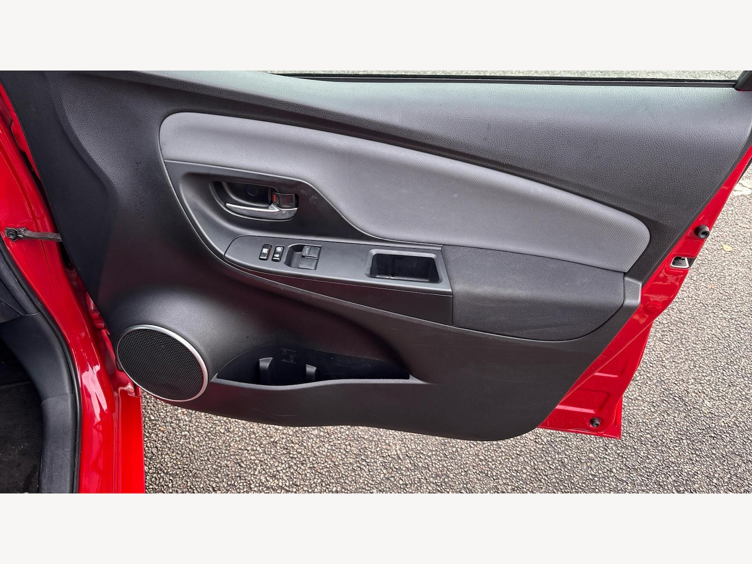 Used Toyota Yaris 2016 for sale - 76572945: Photo 32