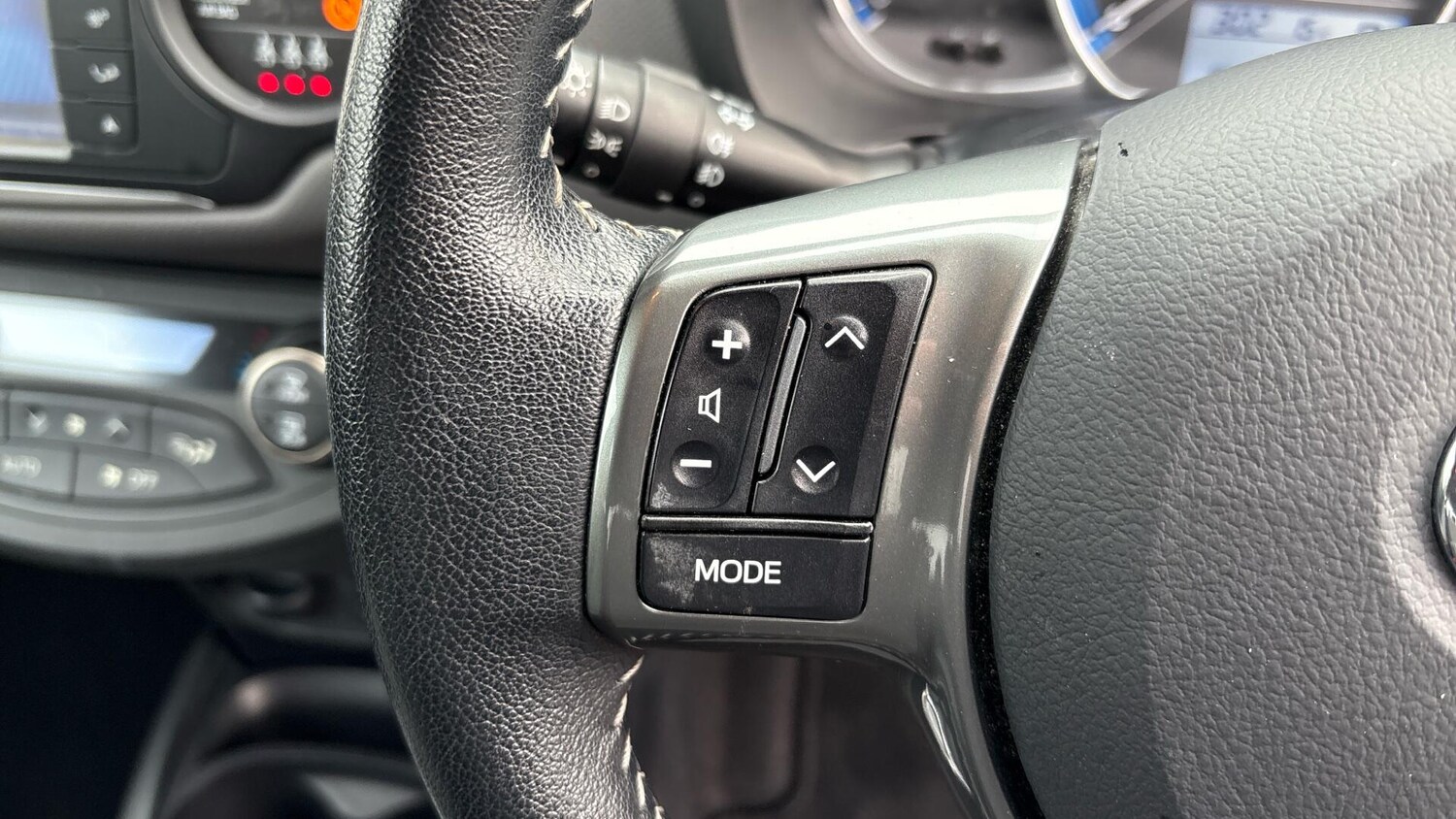 Used Toyota Yaris 2016 for sale - 76572945: Photo 37