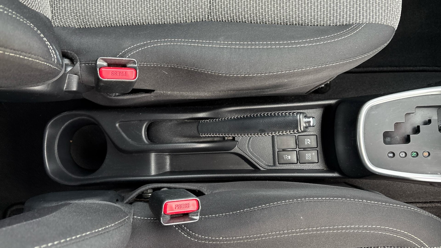 Used Toyota Yaris 2016 for sale - 76572945: Photo 39