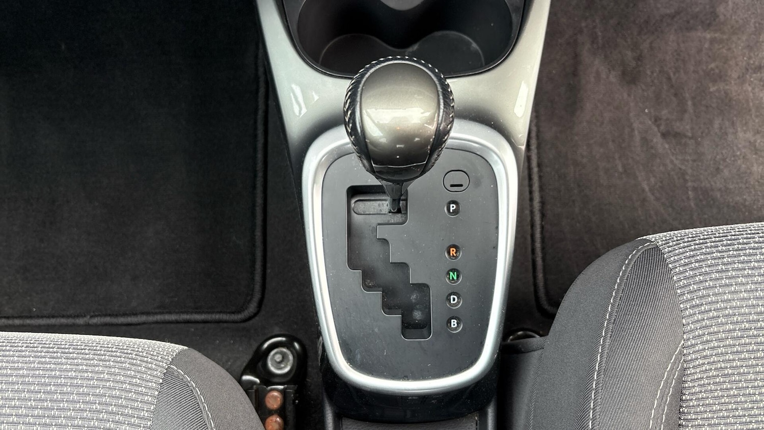 Used Toyota Yaris 2016 for sale - 76572945: Photo 40