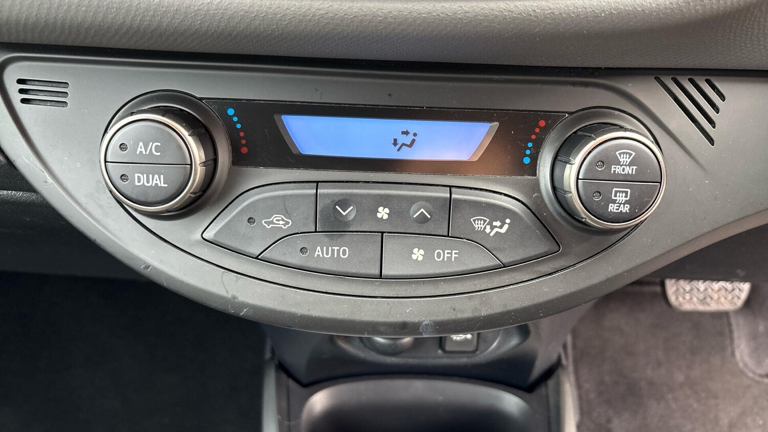 Used Toyota Yaris 2016 for sale - 76572945: Photo 42