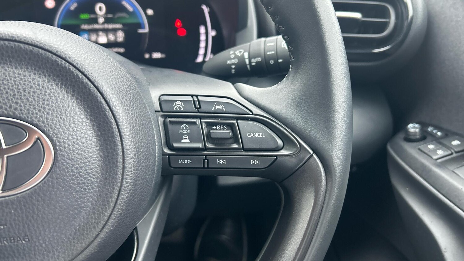 Used Toyota Yaris Cross 2024 for sale - 77484279: Photo 34