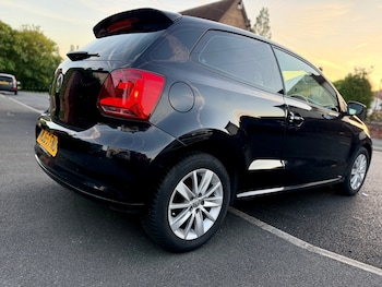 Used Volkswagen Polo 2015 for sale - 78751518: Photo