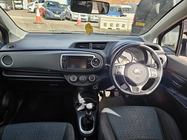 Used Toyota Yaris 2011 for sale - 74242270: Photo 9