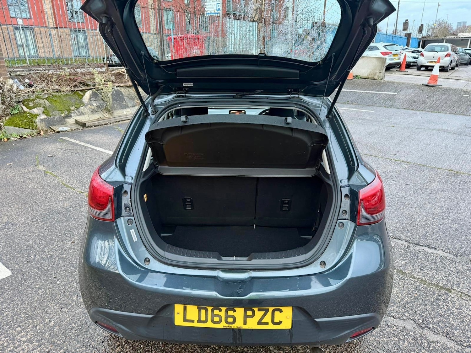 Used Mazda Mazda2 2016 for sale - 76941856: Photo 16