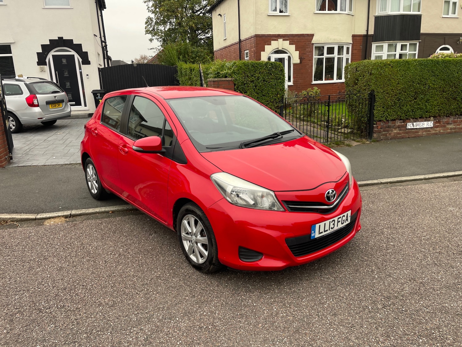 Used Toyota Yaris 2013 for sale - 77528130: Photo 2