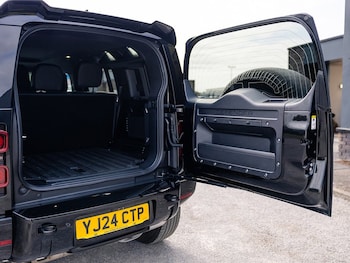 Used Land Rover Defender 110 2024 for sale - 75597614: Photo