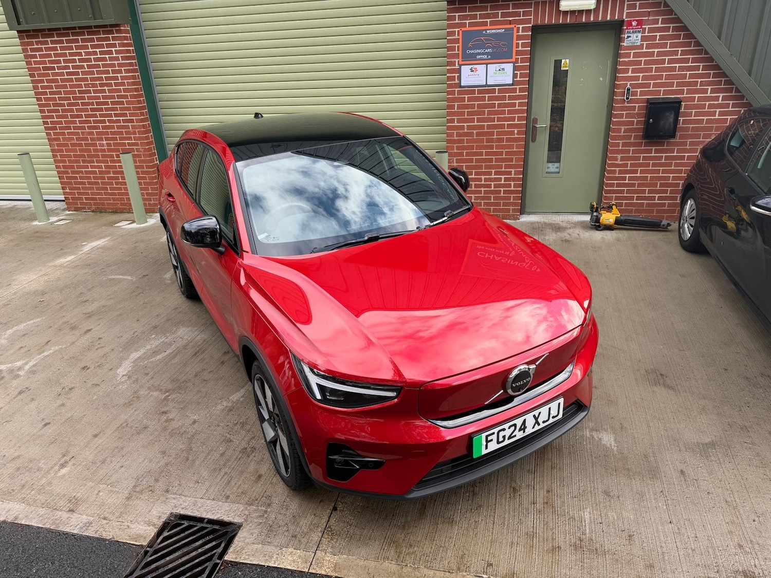 Used Volvo C40 2024 for sale - 77210318: Photo 2