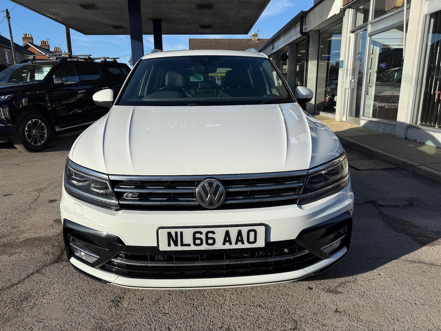 Used Volkswagen Tiguan 2017 for sale - 77119954: Photo 2