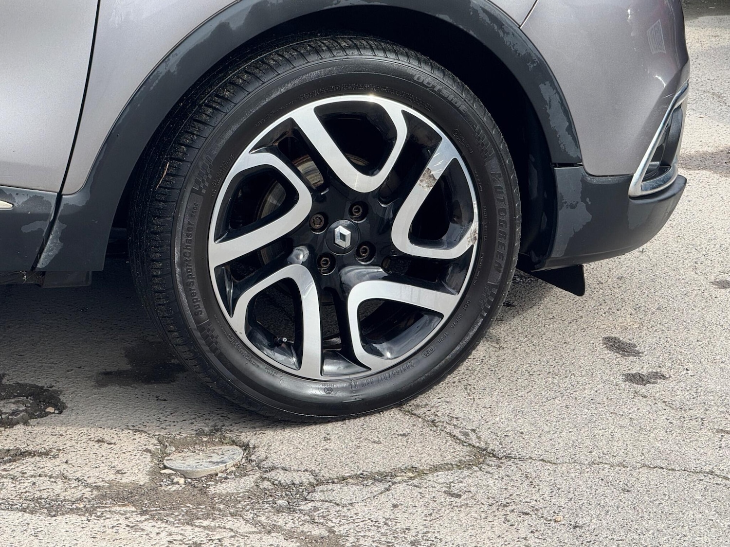 Used Renault Captur for sale - 77824510: Photo 3