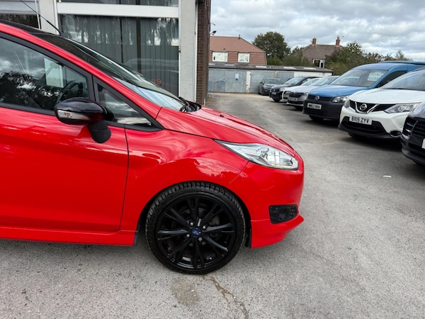 Used Ford Fiesta 2015 for sale - 76200563: Photo 2