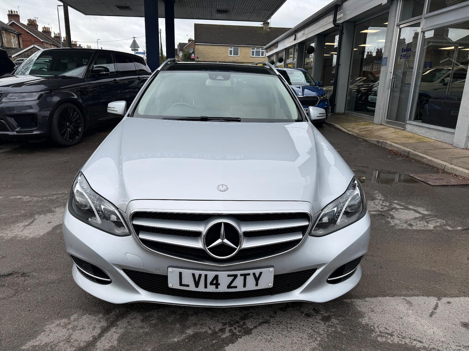 Used Mercedes-Benz E Class 2014 for sale - 77155441: Photo 2