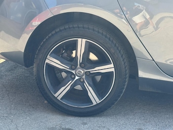 Used Volvo V40 2019 for sale - 79158363: Photo