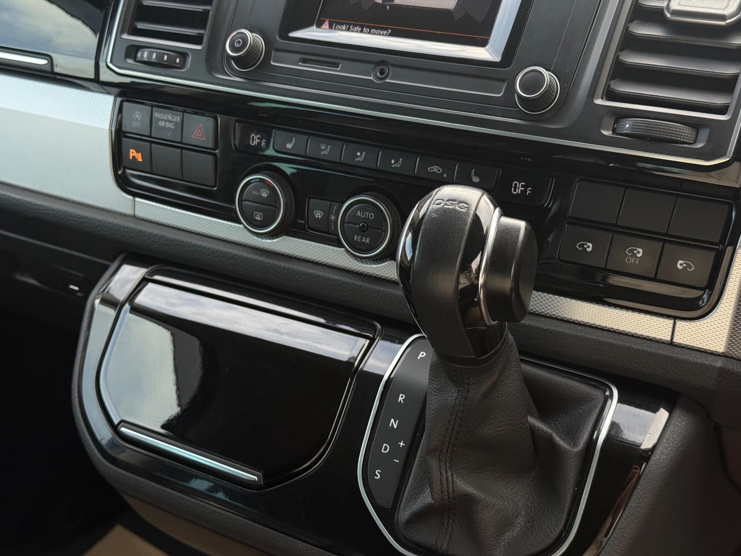 Used Volkswagen Caravelle 2015 for sale - 77646779: Photo 12