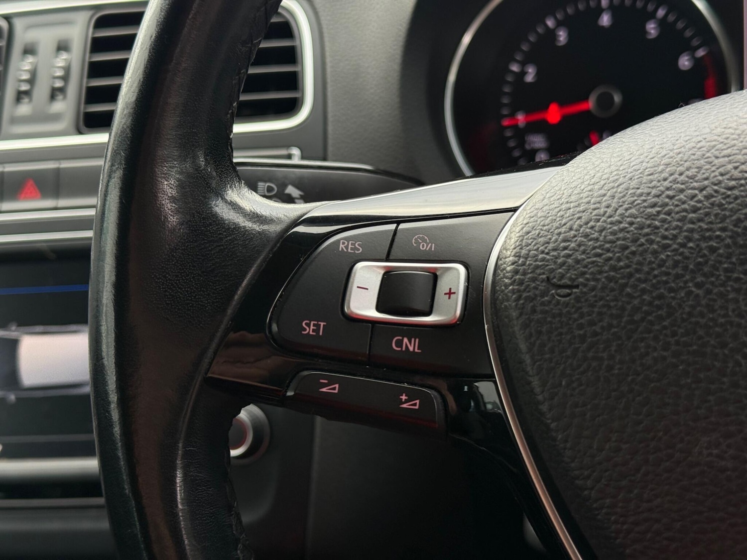 Used Volkswagen Polo 2016 for sale - 76613250: Photo 14