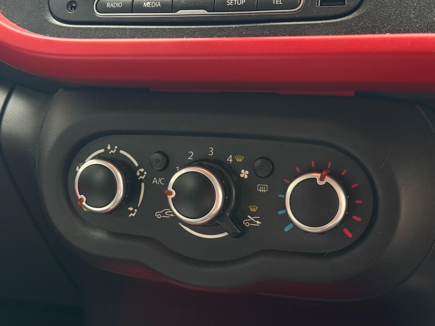 Used Renault Twingo 2015 for sale - 76409036: Photo 26