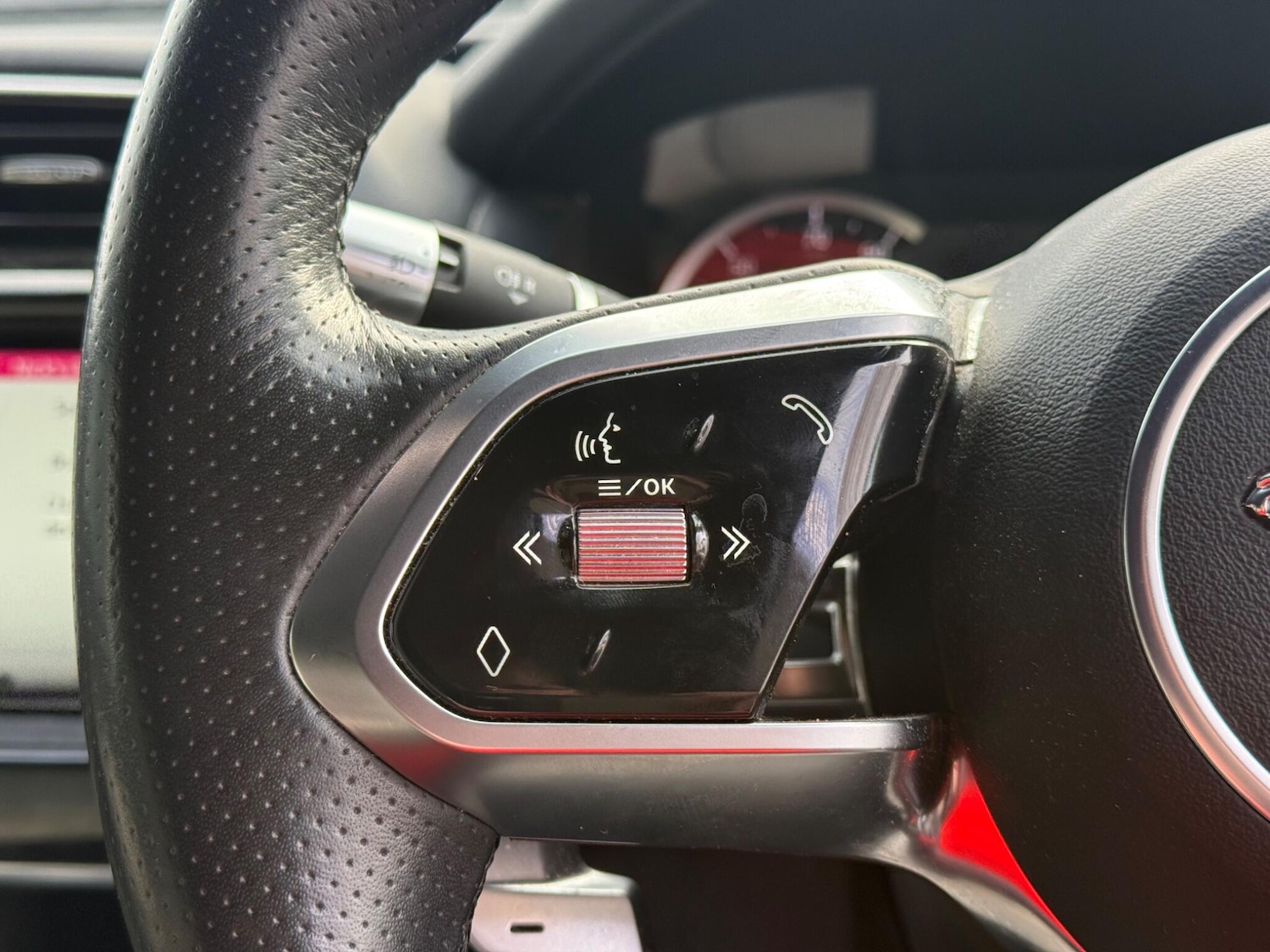 Used Jaguar XE 2019 for sale - 77510476: Photo 18