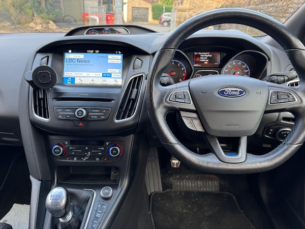 Used Ford Focus for sale - 76179701: Photo 2