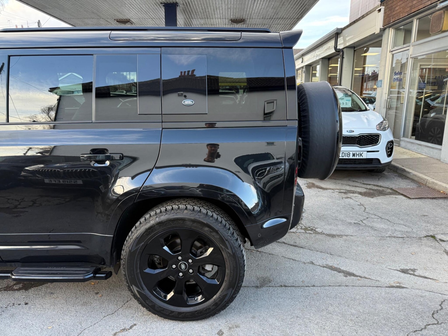 Used Land Rover Defender 110 2020 for sale - 76597108: Photo 25