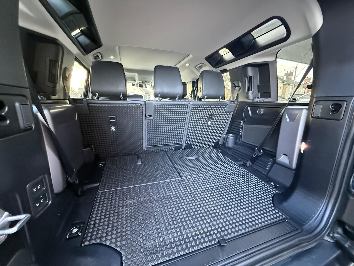 Used Land Rover Defender 110 2020 for sale - 76597108: Photo 31