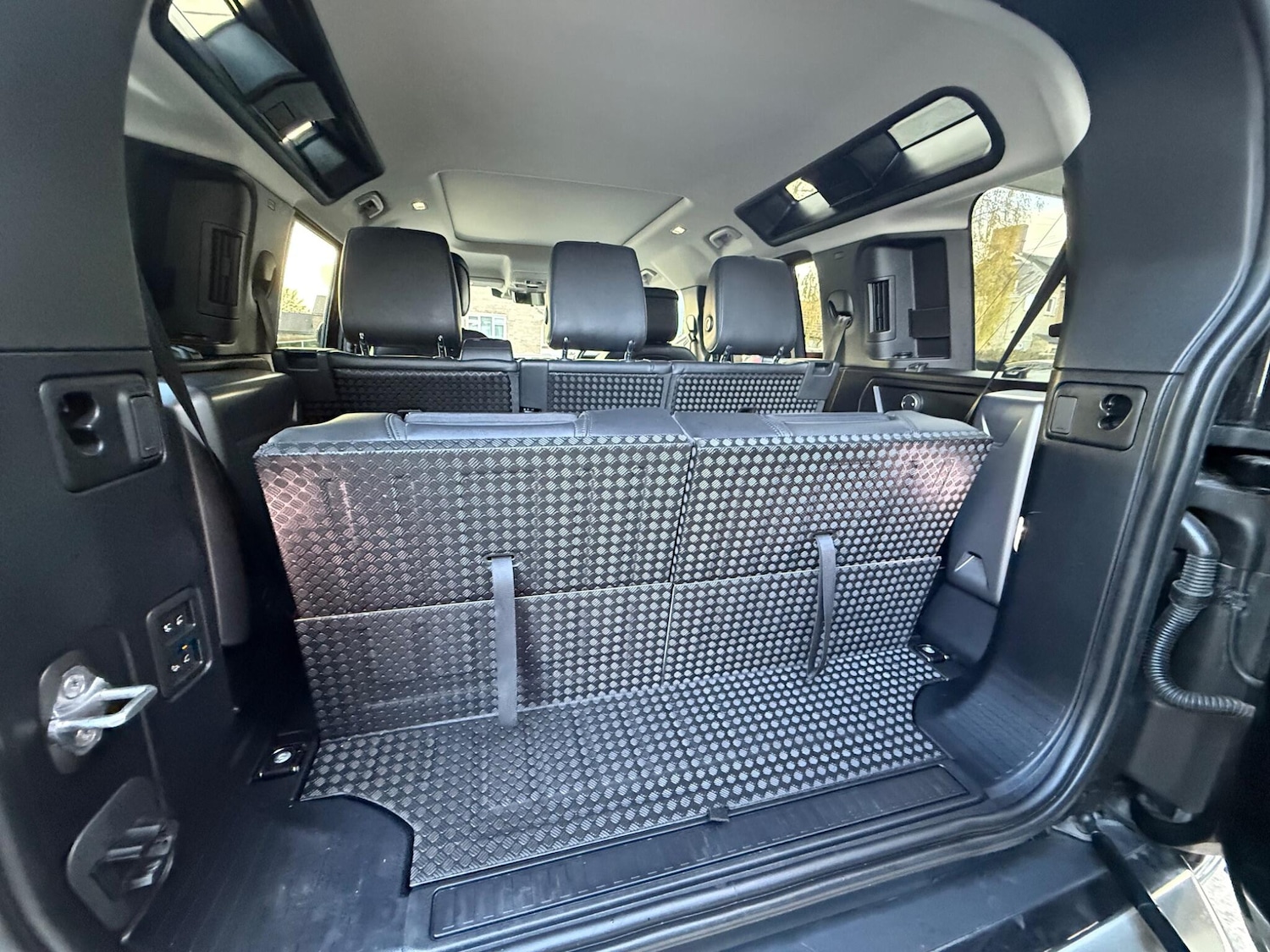 Used Land Rover Defender 110 2020 for sale - 76597108: Photo 33