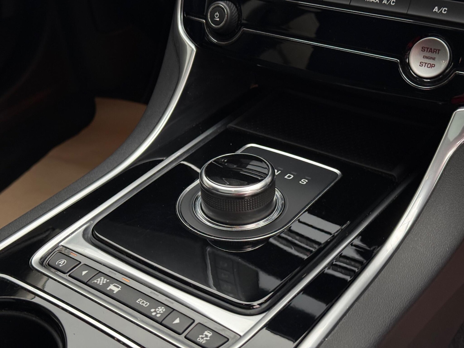 Used Jaguar XE 2017 for sale - 77396566: Photo 10