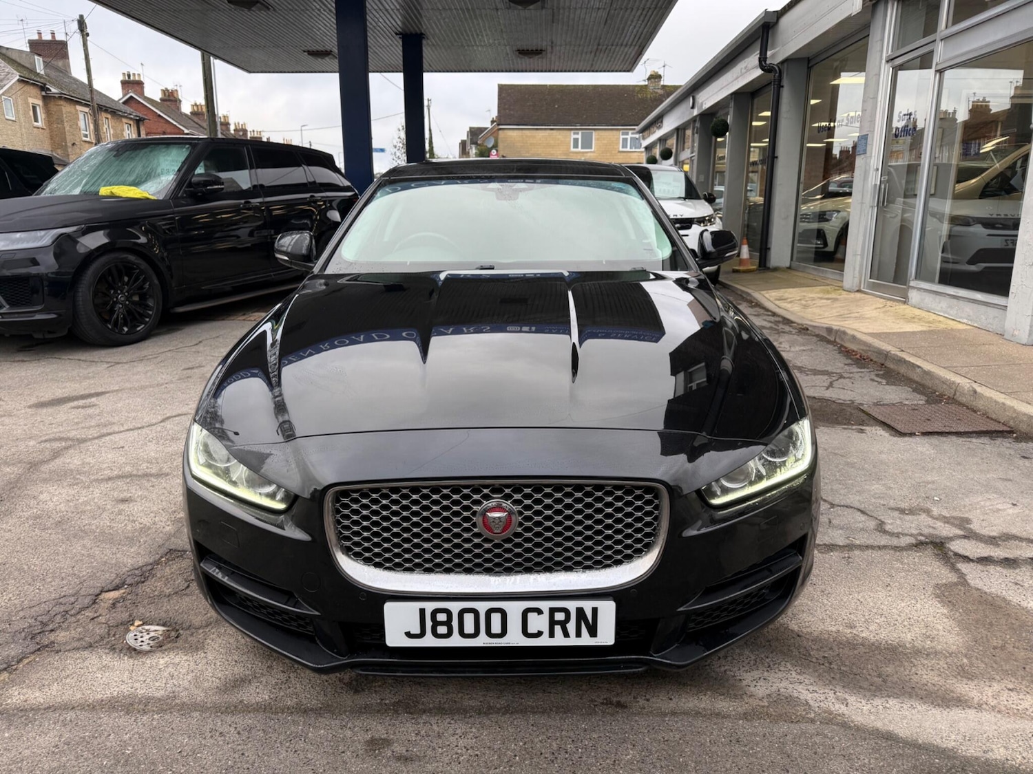 Used Jaguar XE 2017 for sale - 77396566: Photo 2