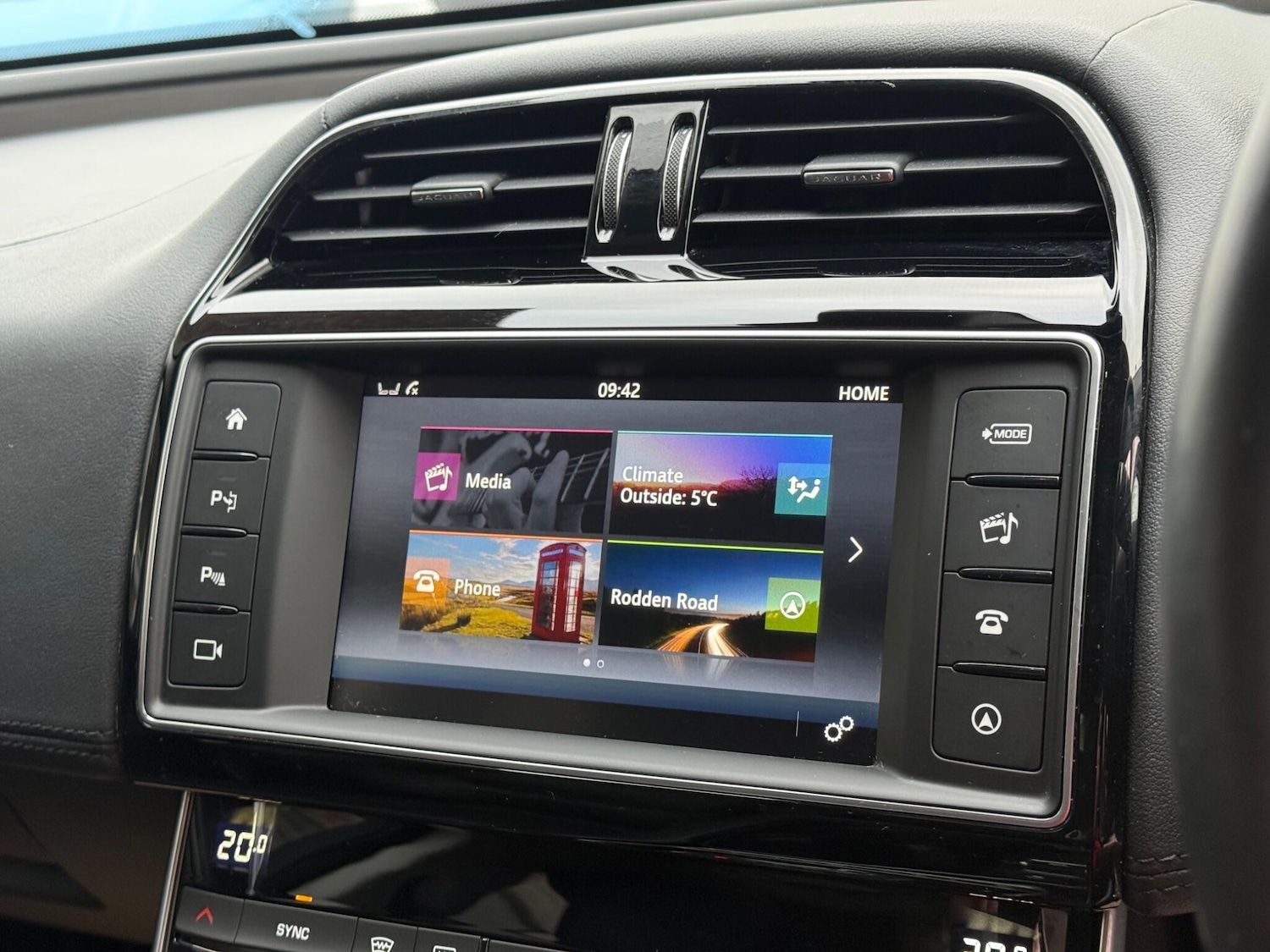 Used Jaguar XE 2017 for sale - 77396566: Photo 24