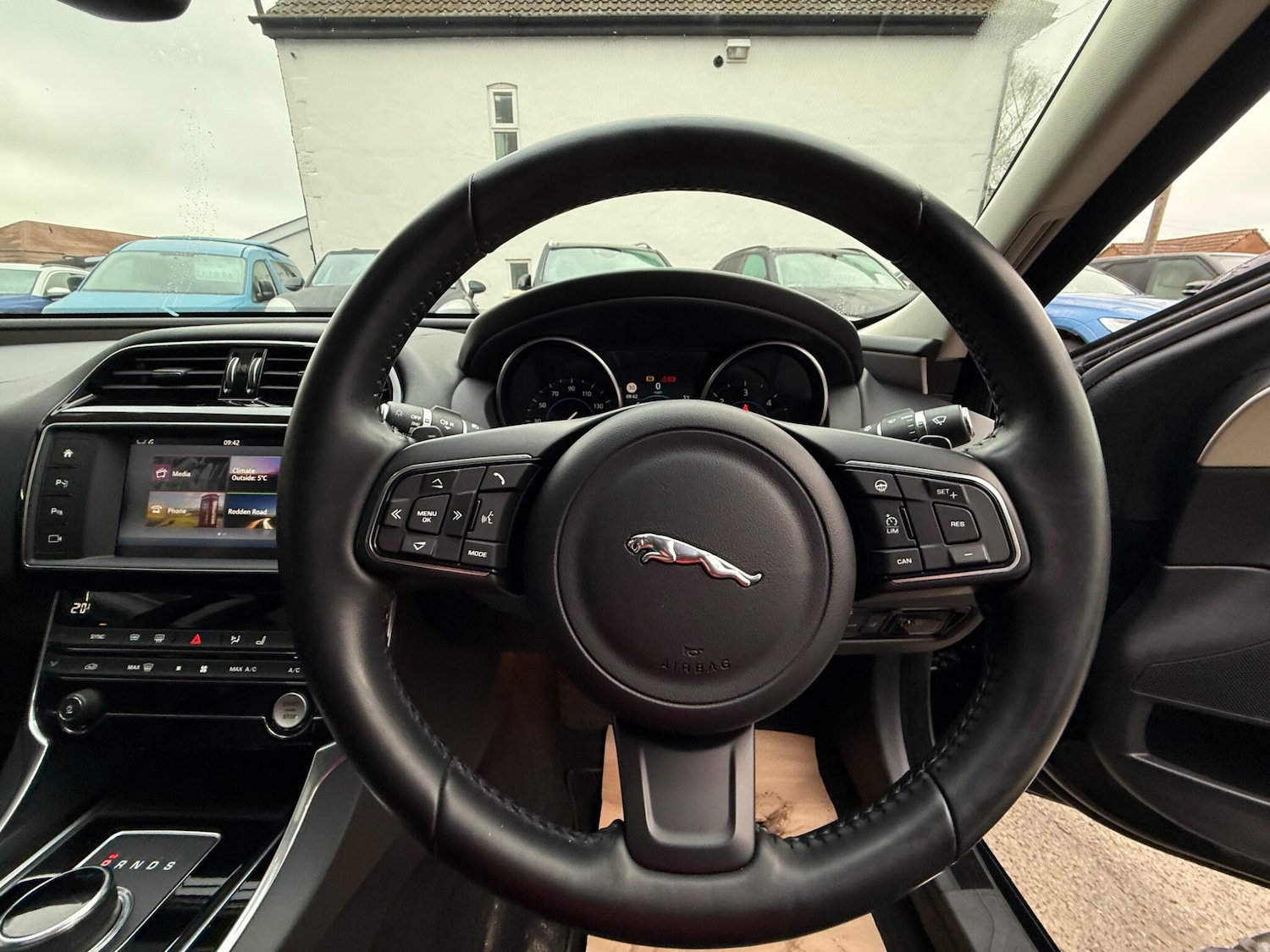 Used Jaguar XE 2017 for sale - 77396566: Photo 30