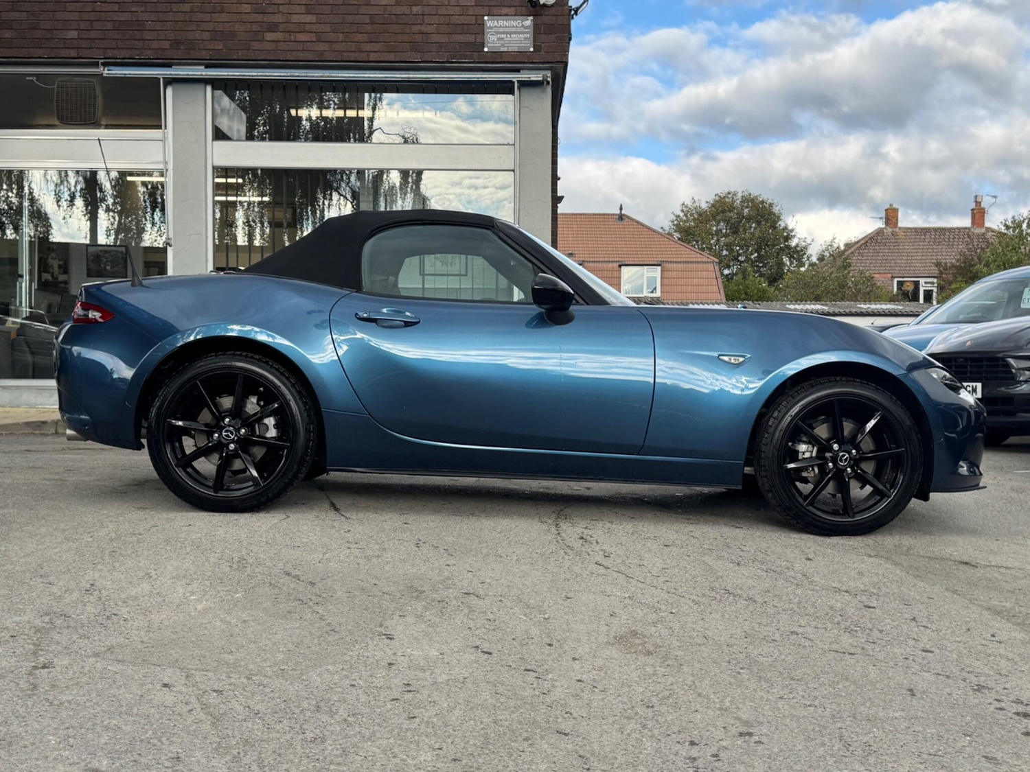 Used Mazda MX-5 2018 for sale - 76832525: Photo 2