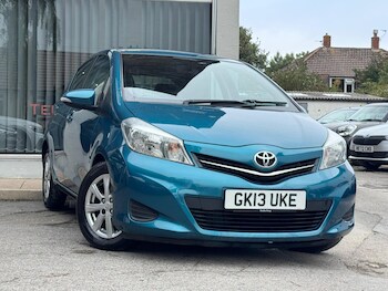 Used Toyota Yaris 2013 for sale - 76002076: Photo