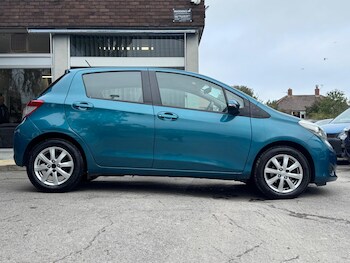 Used Toyota Yaris 2013 for sale - 76002076: Photo