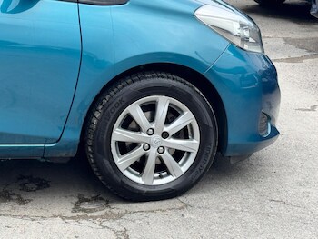 Used Toyota Yaris 2013 for sale - 76002076: Photo