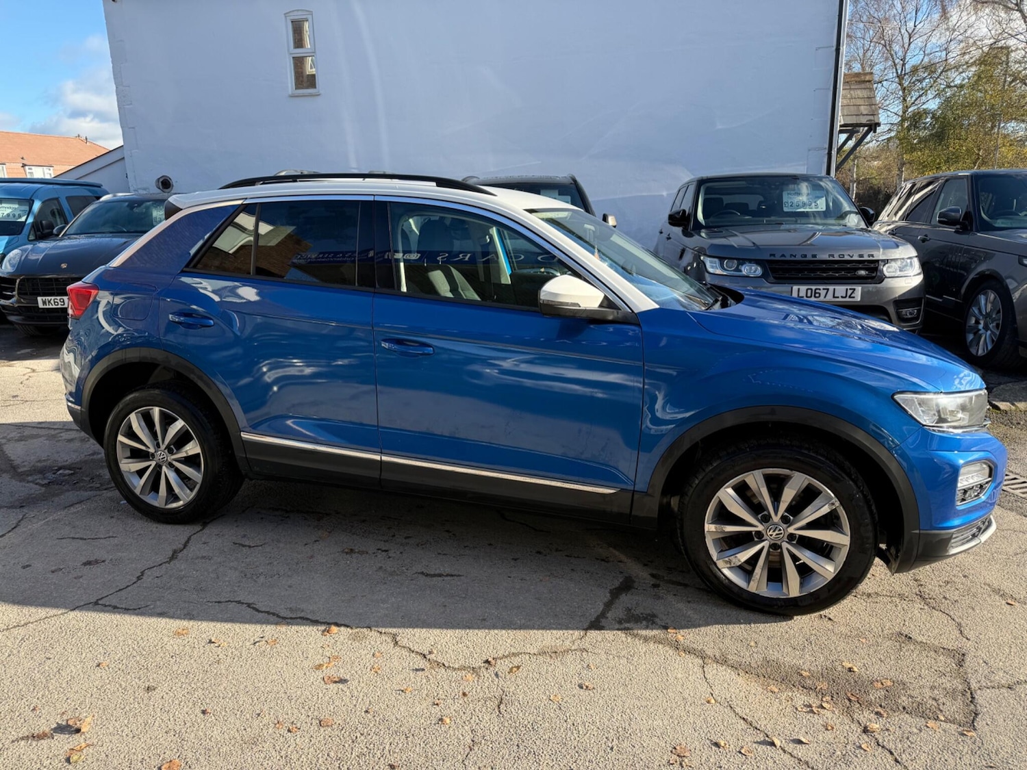 Used Volkswagen T-Roc 2018 for sale - 76700571: Photo 2