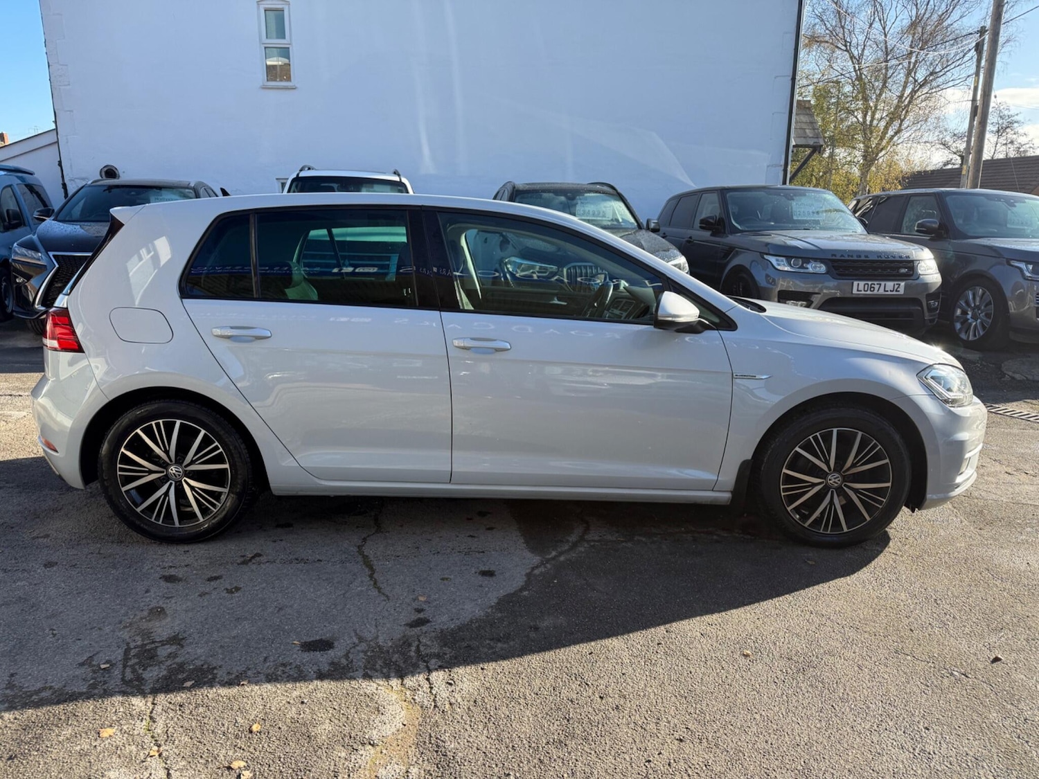 Used Volkswagen Golf 2017 for sale - 76613337: Photo 2