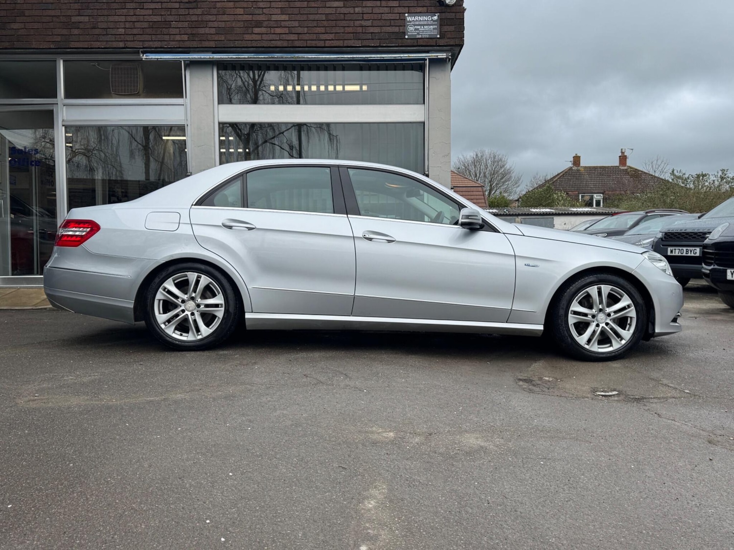 Used Mercedes-Benz E Class for sale - 77853845: Photo 2