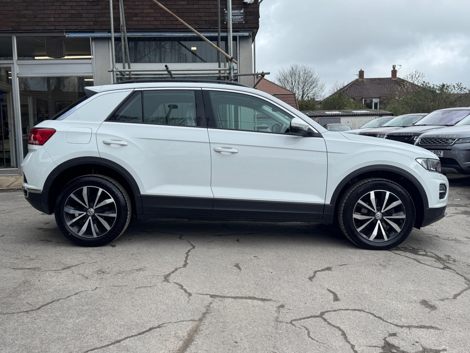 Used Volkswagen T-Roc for sale - 78136252: Photo 2