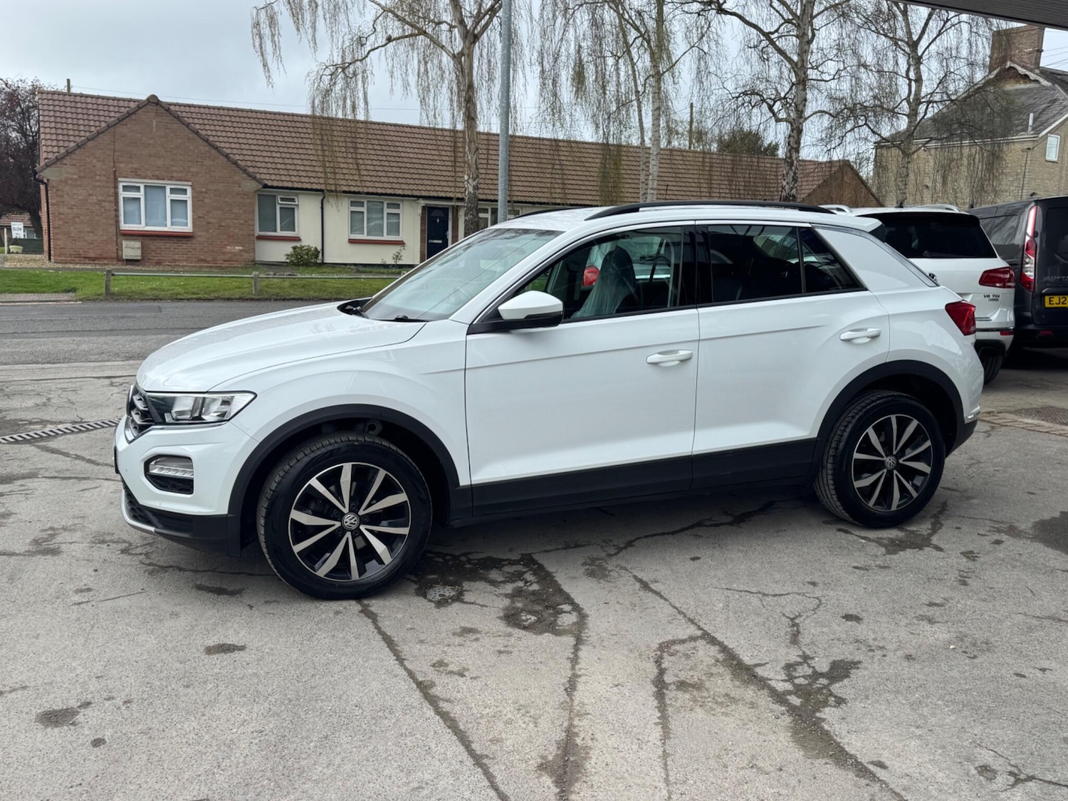 Used Volkswagen T-Roc for sale - 78136252: Photo 8