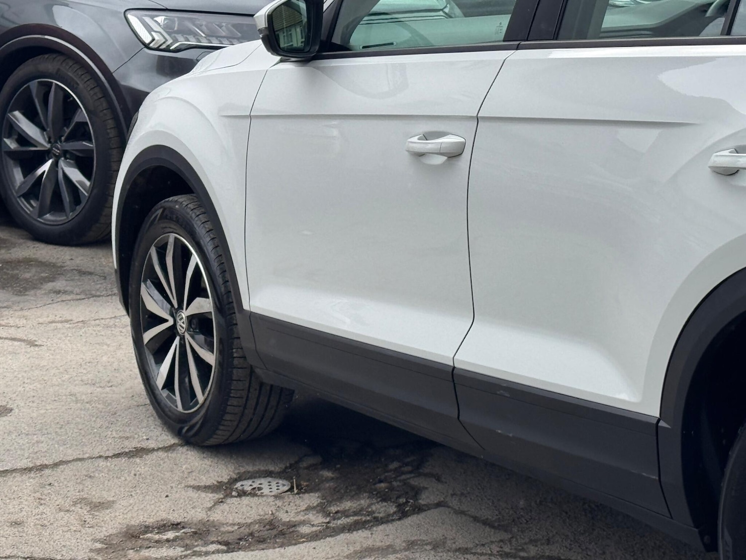 Used Volkswagen T-Roc for sale - 78136252: Photo 9
