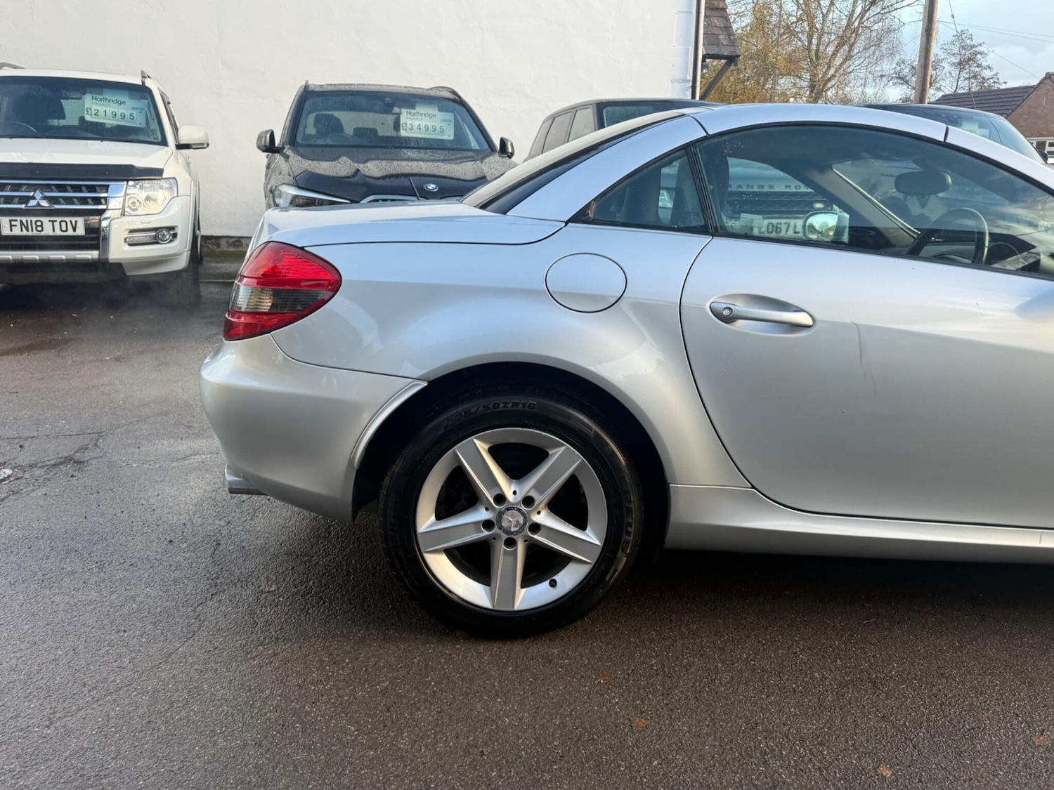 Used Mercedes-Benz SLK 2010 for sale - 76824803: Photo 3