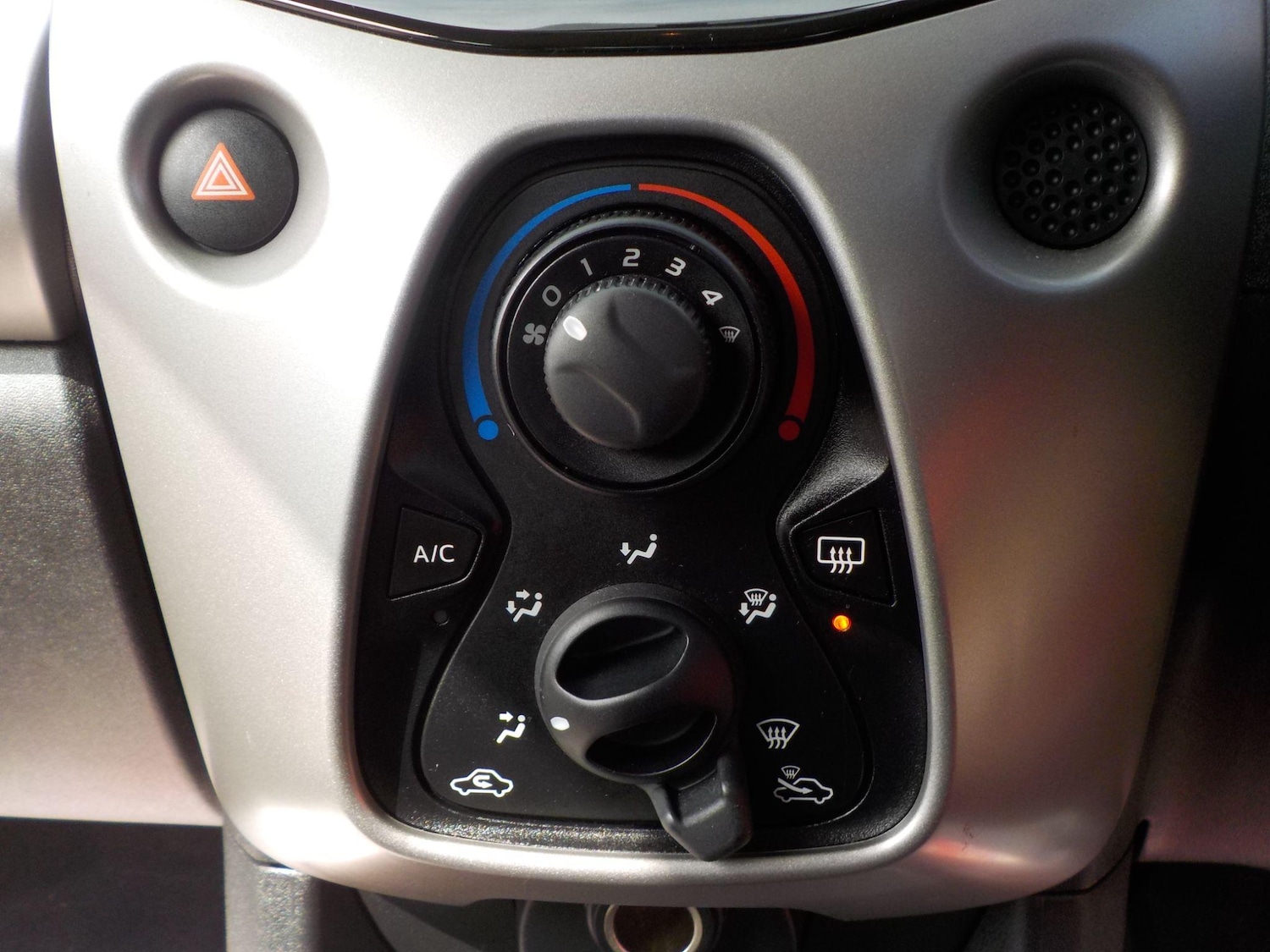 Used Peugeot 108 2018 for sale - 76994900: Photo 18