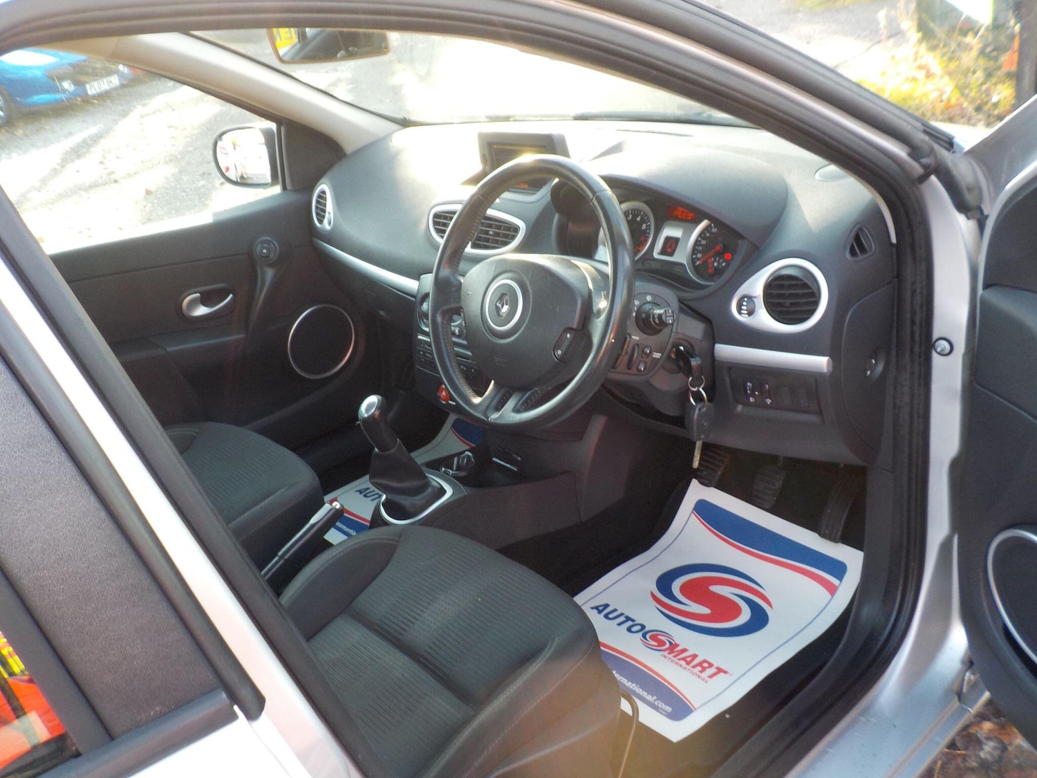 Used Renault Clio 2010 for sale - 76667297: Photo 10